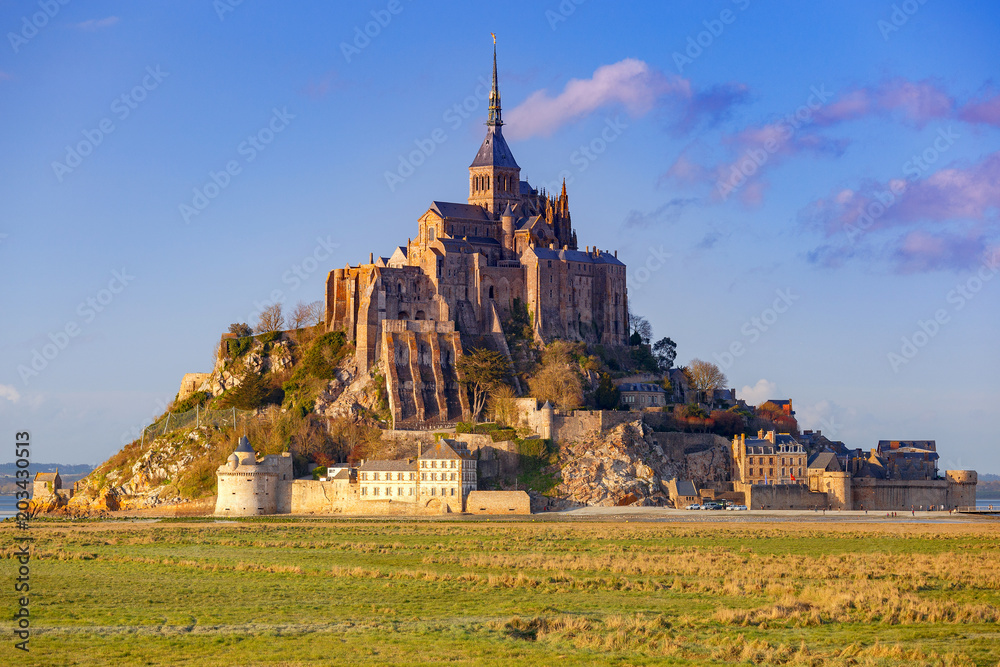Fototapeta premium Mont Saint-Michel at sunset.