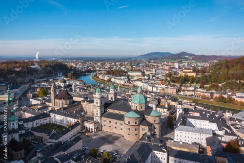 Fototapeta Naklejka Na Ścianę i Meble -  Aussicht Panorama über Salzburg von der Festung Hohensalzburg