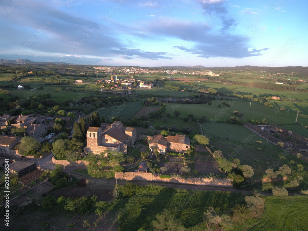 Drone en Cruilles y Monells monasterio Sant Miquel en el Ampurdan en Gerona, Costa Brava (Cataluña,España). Fotografia aerea con Drone.