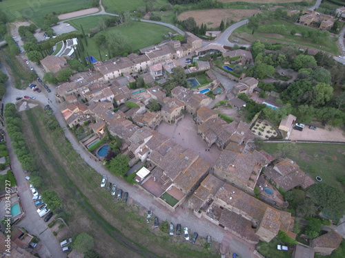 Drone en Monells, pueblo del Emporda  en Gerona, Costa Brava (Cataluña,España). Fotografia aerea con Dron.