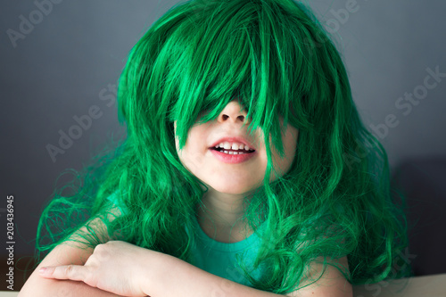 kid green wig close eyes