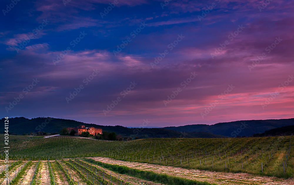 Obraz premium farm in the evening sun