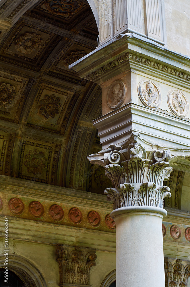 Naklejka premium Vault and Column, Florence, Italy