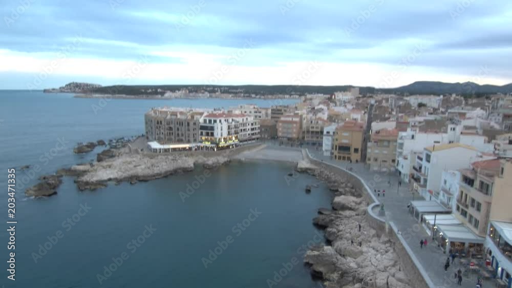 Drone en La Escala. localidad costera en el Emporda, Girona, Costa Brava (Cataluña,España). Video aereo con Drone. Drone en La Escala. localidad costera en el Emporda, Girona, Costa Brava (Cataluña,España). Video aereo con Drone.