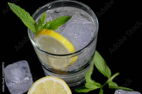 Gin tonic with black bacground close up. © bulentali