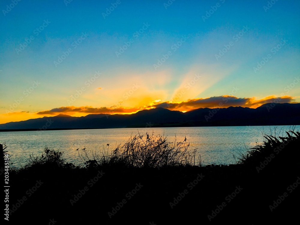 Sunset behind the mountains / Sonnenuntergang hinter den Bergen