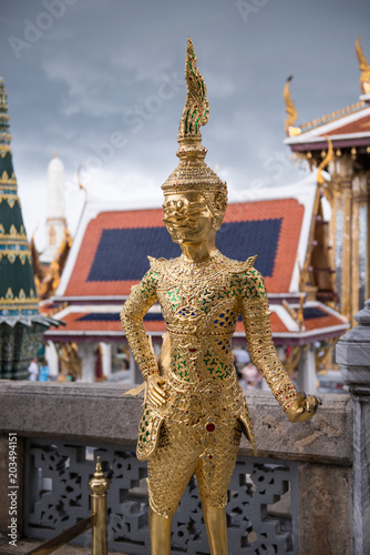 Golden statue of Thailand Palace 3