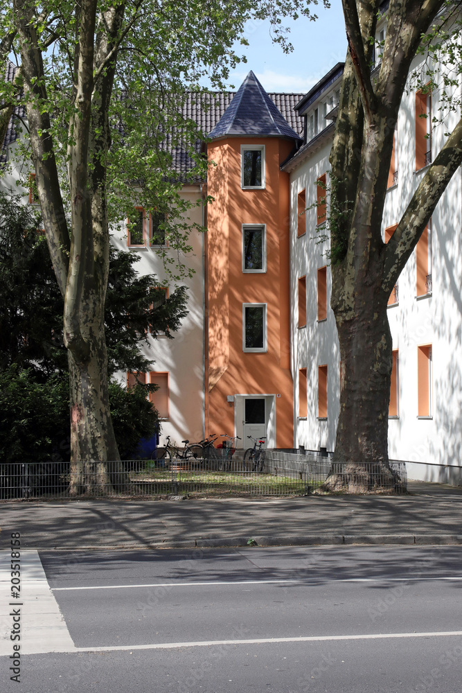 Naklejka premium mehrfamilienhaus