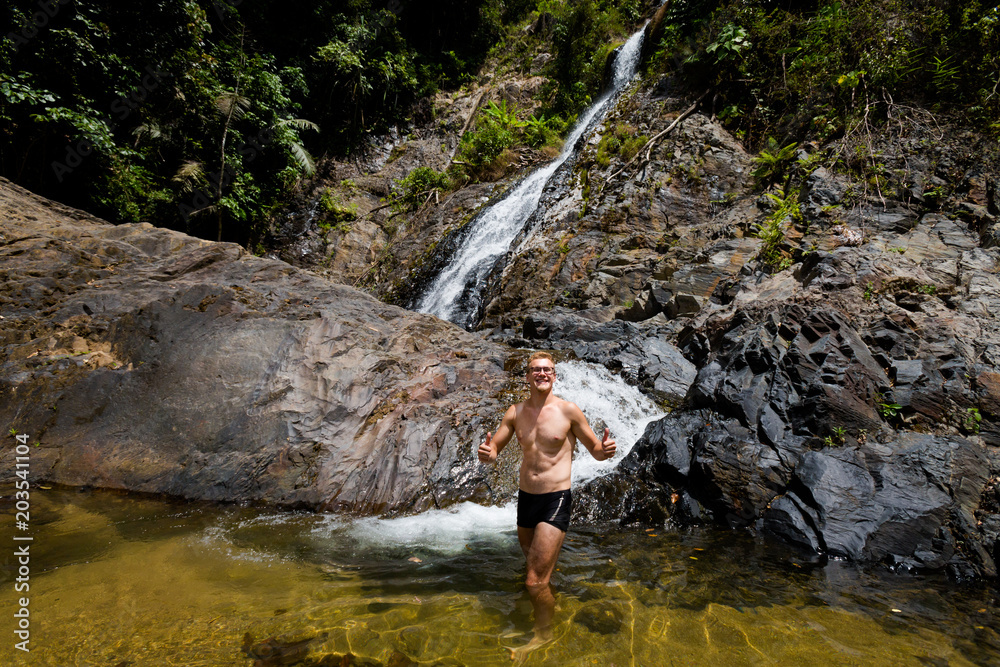 Tourist on Huai To waterfall