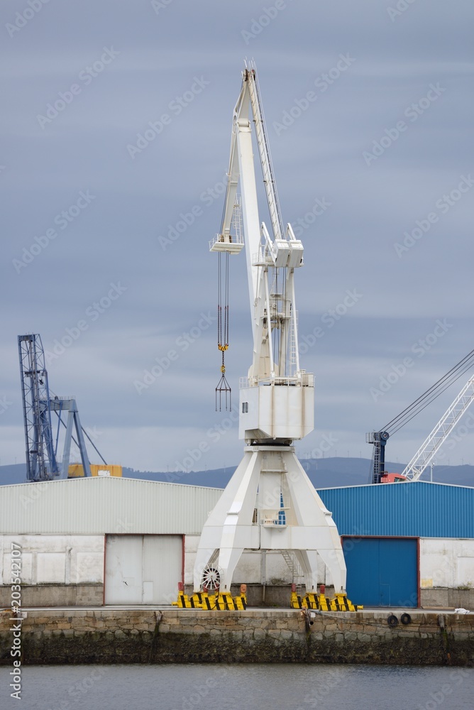 Obraz premium port crane at the dock