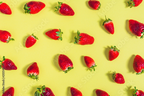 Fresh strawberry, fruit pattern, seamless background, natural texture