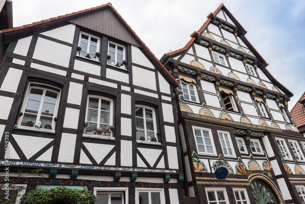 historische Fassaden von Fachwerkhäusern in der Altstadt von Hameln