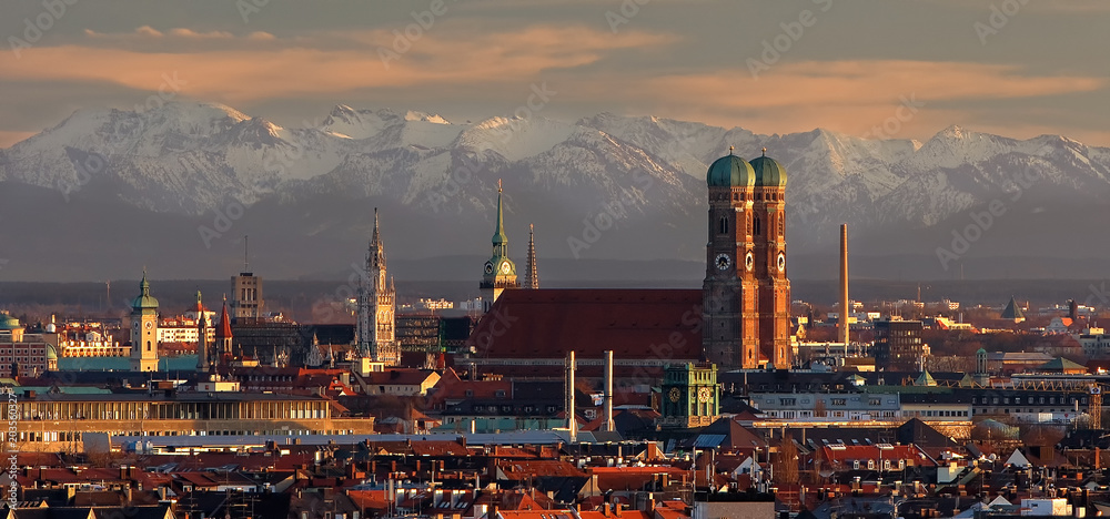 Fototapeta premium Monachium koło Fön z widokiem na Alpy Bawarskie