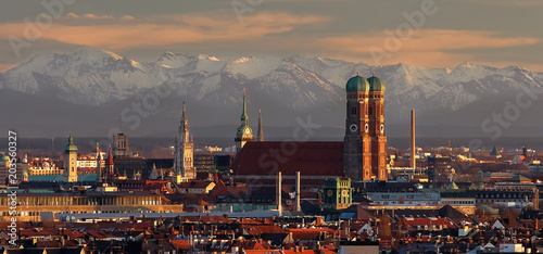 München bei Fön mit Blick in die bayerischen Alpen photo