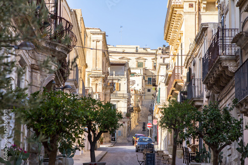 Fototapeta Naklejka Na Ścianę i Meble -  Old strret in Noto, Italy