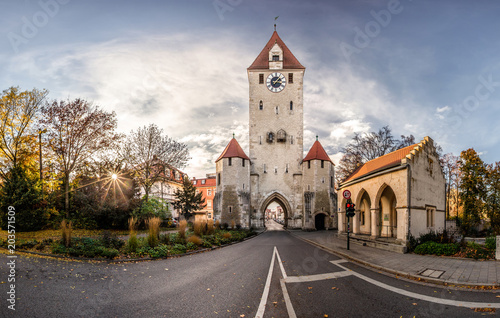 Ostentor Regensburg im Herbst