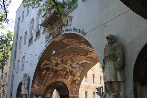 Slika na platnu Heroes gate in Szeged city - Hungary.