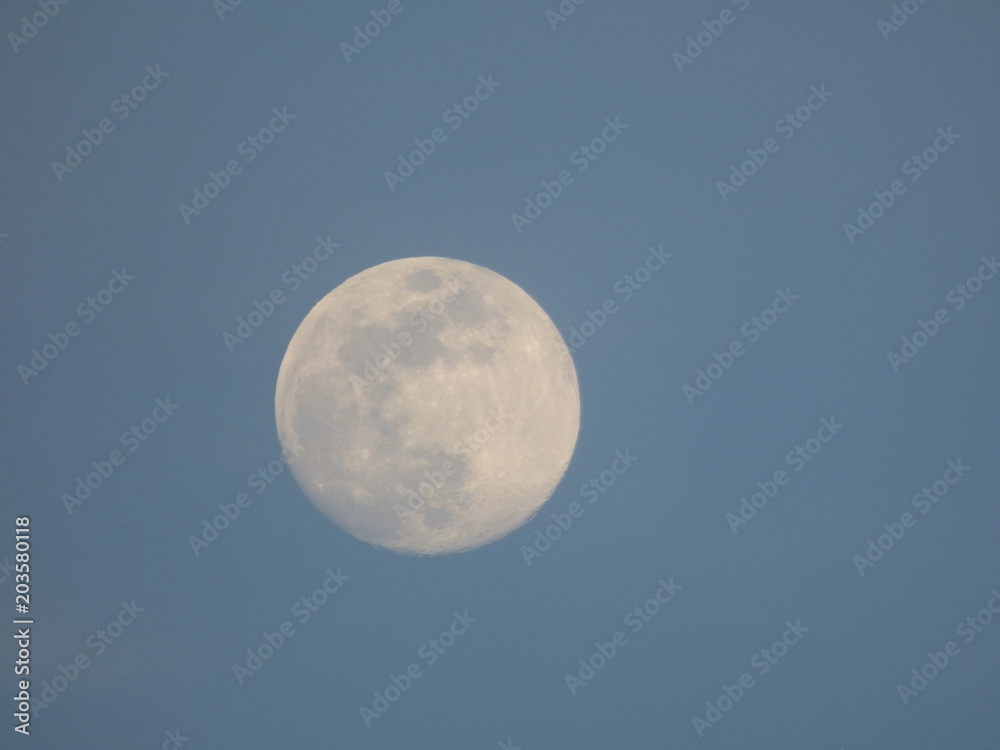 Luna llena desde Llabia, pueblo de Torroellla de Montgri en el Emporda en Gerona, Costa Brava (Cataluña,España) Luna llena desde Llabia, pueblo de Torroellla de Montgri en el Emporda en Gerona, Costa Brava (Cataluña,España)