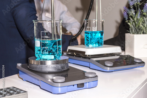 A device for mixing medical fluids in a laboratory