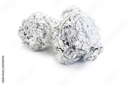 Alu Alufolie Ball Kugel isoliert freigestellt auf weißen Hintergrund,  Freisteller Stock-Foto | Adobe Stock