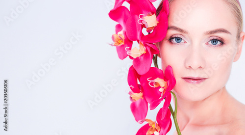Fototapeta Naklejka Na Ścianę i Meble -  Young beauty woman with flower near face