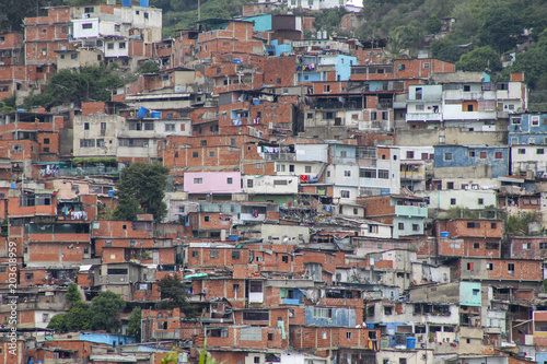 A view shows the slum of El Valle, Venezuela © Erik González