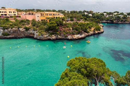 Schilderij op canvas Beautiful bay of Cala Ferrera with turquoise water and villas in Cala d'Or, Mall