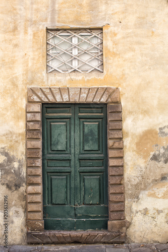Exterior of old building, Lucca © Steve Lovegrove
