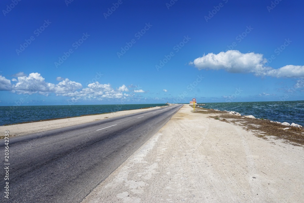 Landstraße auf Kuba, Karibik