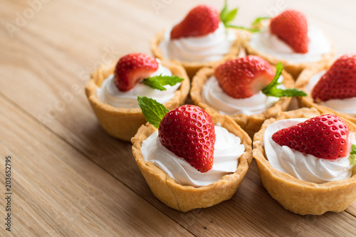 Tartlets with strawberries and whipped cream
