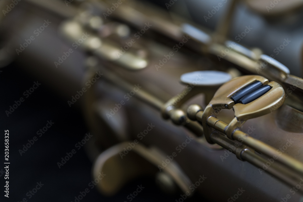 Naklejka premium Vintage saxophone on a black background