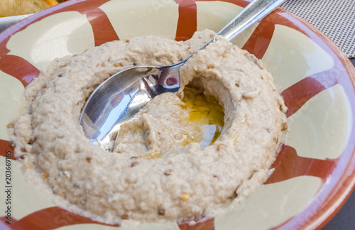 cuisine libanaise, Mezzé froid, Baba Ghannouj, caviar d'aubergines au Tahini  photo