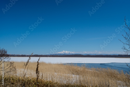 湖と山 © fuksyun