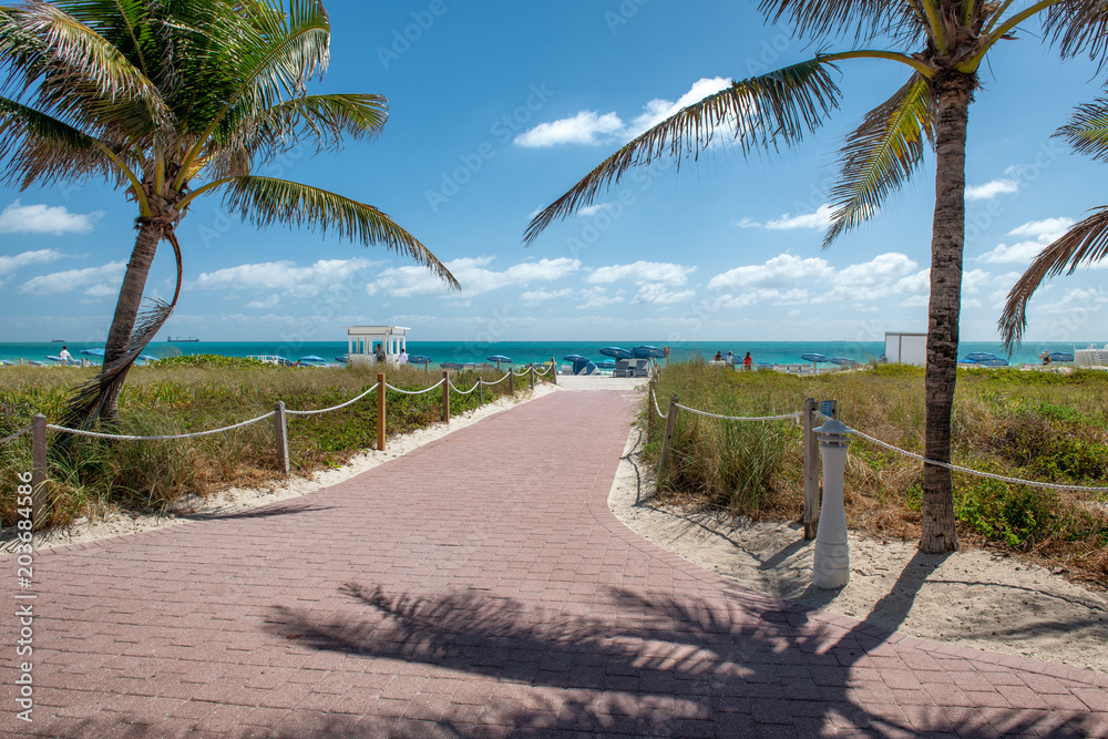 Oceanfront of Miami Beach, access to the sea