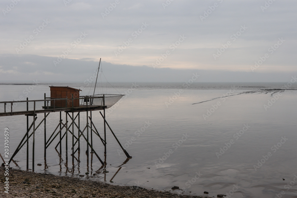 Nouelle-Aquitaine - Charente-Maritime - Carrelet dans la brume Nouelle-Aquitaine - Charente-Maritime - Carrelet dans la brume
