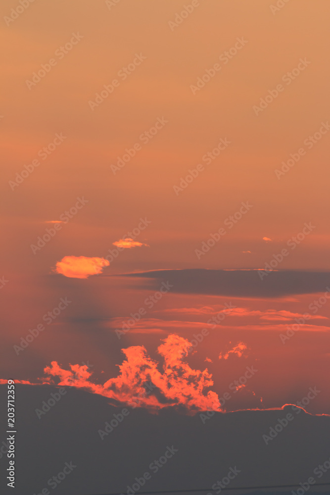 Fototapeta premium Oragne Clouds reflect sunlight In evening