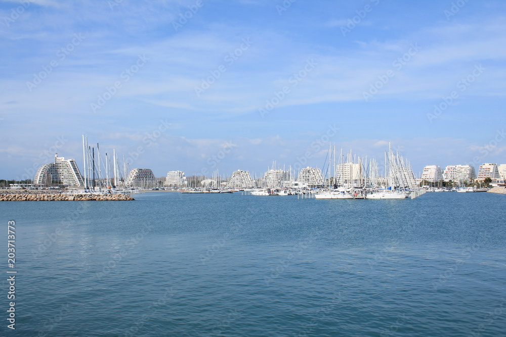 La grande Motte, Station balnéaire et port de plaisance à proximité de Montpellier
