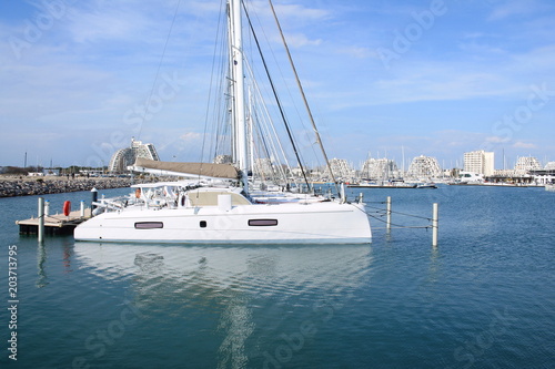 La grande Motte, Station balnéaire et port de plaisance à proximité de Montpellier