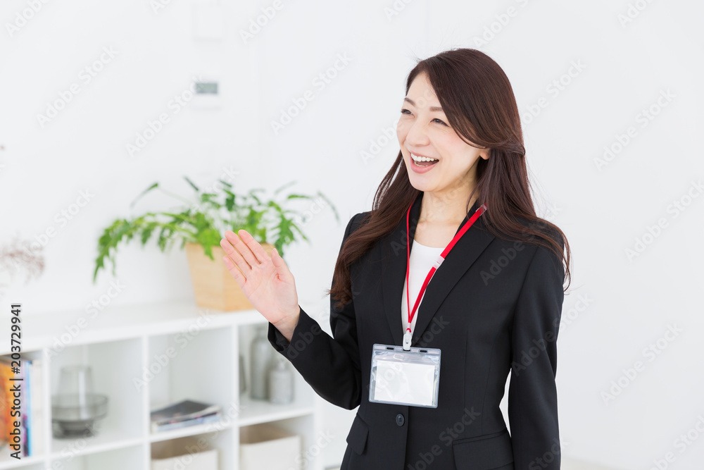 リラックスする女性 ビジネス リラックスする女性 ビジネス