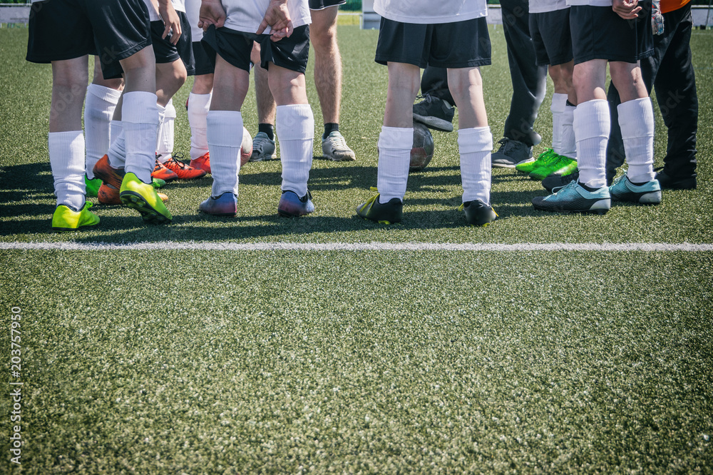 Fußballmannschaft bei Teambesprechung Fußballmannschaft bei Teambesprechung