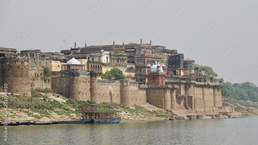 Altes Mogul Fort am Ganges bei Varanasi in Indien