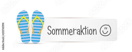 Sommeraktion banner mit blau gestreiften flipflops und smiley