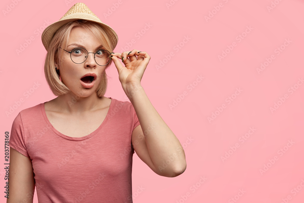 Photo of surprsied beautiful female teacher, looks with puzzled expression at naughty pupils, going together on excursion, poses against pink background with blank copy space. Horizontal shot Photo of surprsied beautiful female teacher, looks with puzzled expression at naughty pupils, going together on excursion, poses against pink background with blank copy space. Horizontal shot