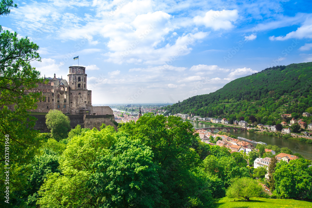 View from Heidelberg Castle to Heidelberg and Neckar_Heidelberg, Baden Wuerttemberg, Germany