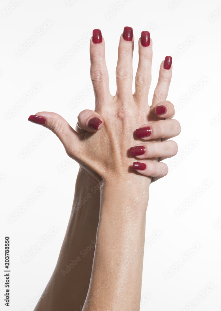 Mani femminili con smalto rosso Stock Photo | Adobe Stock