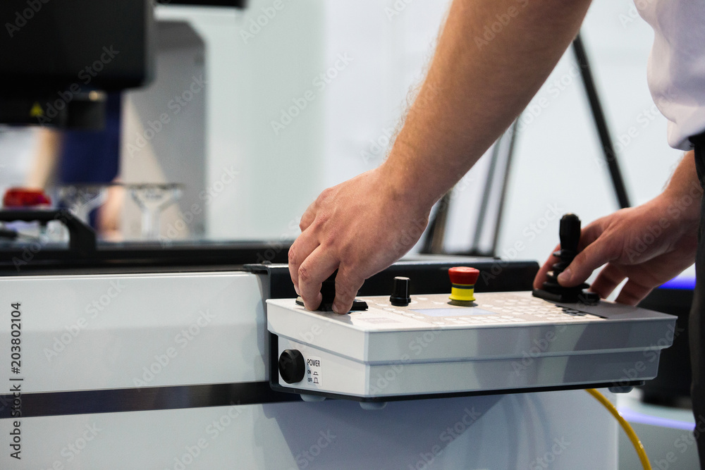 The operator operates an automatic machine. Smart factory The operator operates an automatic machine. Smart factory