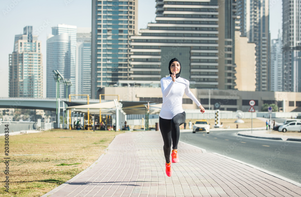 Naklejka premium Arabian woman training outdoors