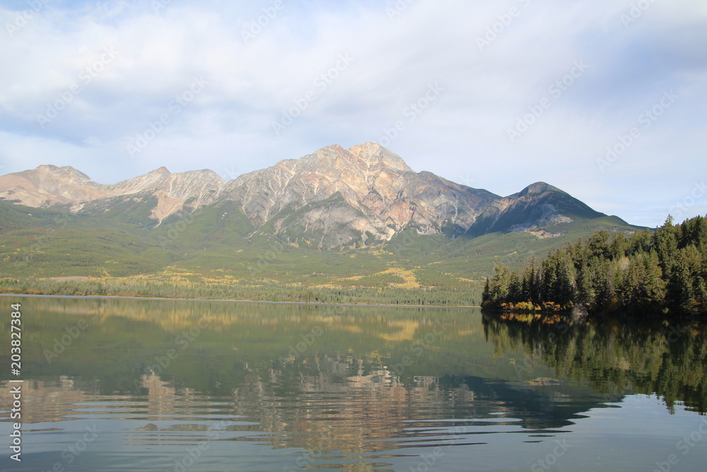 Fototapeta premium Ripples On Pyramid Lake, Jasper National Park, Alberta