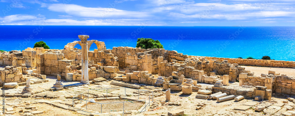 Obraz premium Zabytki wyspy Cypr - starożytne stanowisko archeologiczne Kurion
