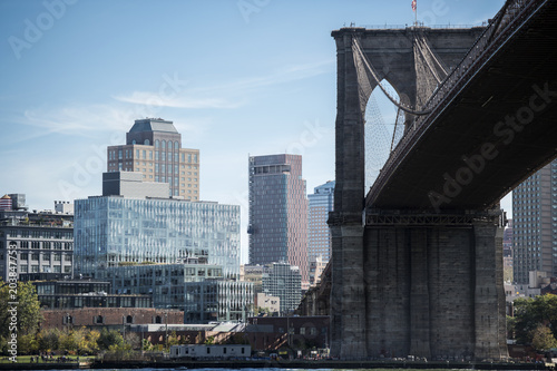 Fototapeta Naklejka Na Ścianę i Meble -  New York City's Brooklyn Bridge and Manhattan skyline in the background.
